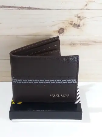 BILLETERA P/HOMBRE EN CAJA.