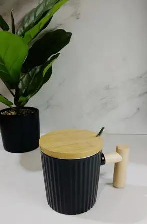 TAZA CERAMICA C/TAPA Y CUCHARA L/BAMBU