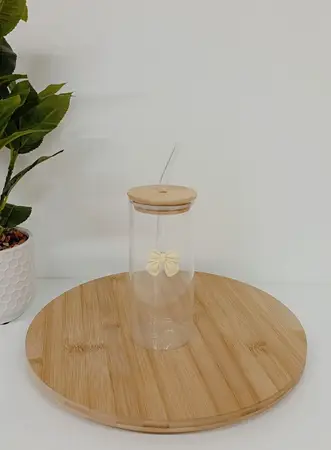 VASO VIDRIO C/TAPA BAMBU Y SORBETE MOÑO WHITE